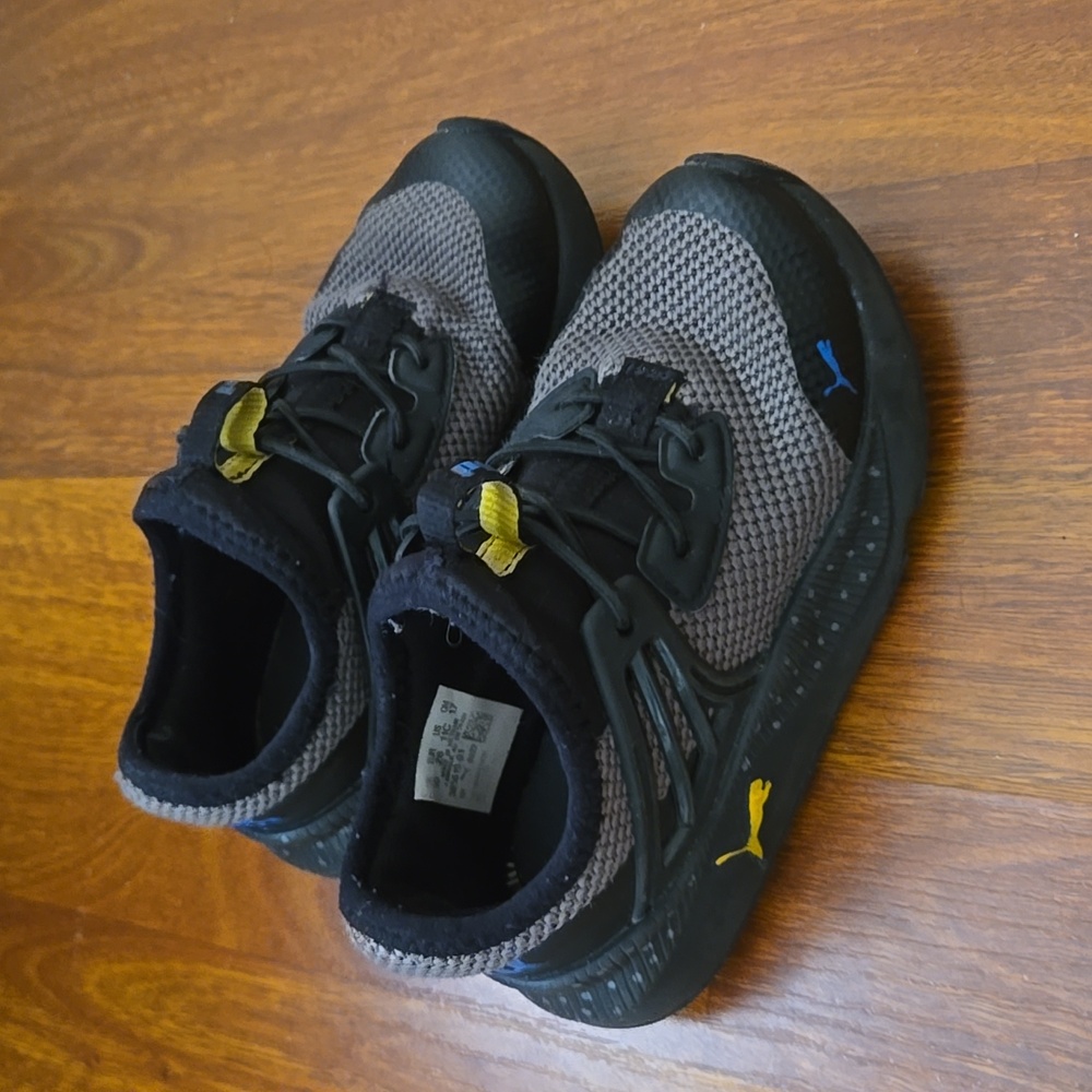 Boys size 11 Puma Sneakers